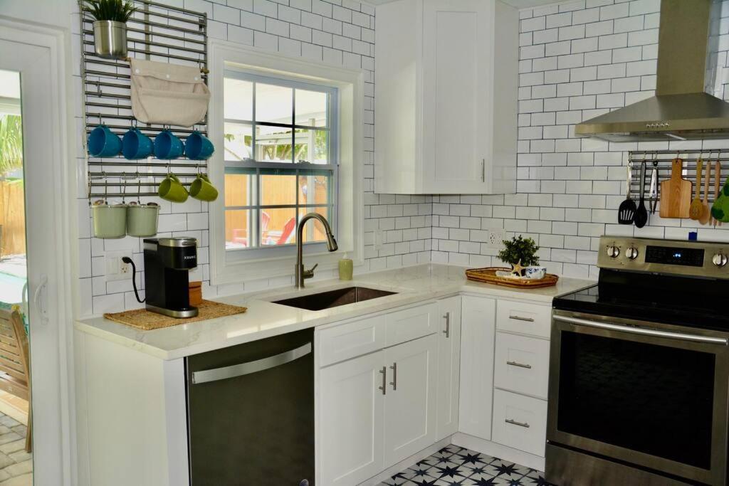 Tropical Retreat Near Beaches, Cruise Terminals Merritt Island Bagian luar foto