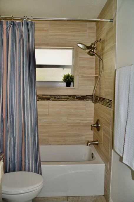 Tropical Retreat Near Beaches, Cruise Terminals Merritt Island Bagian luar foto