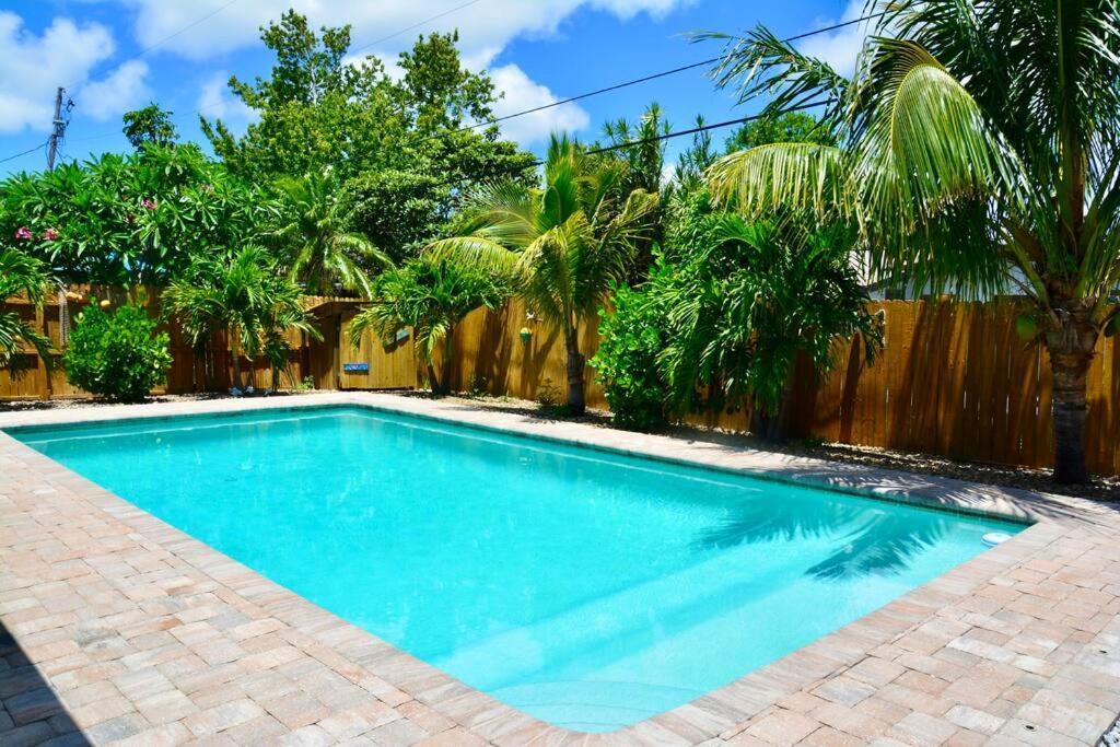 Tropical Retreat Near Beaches, Cruise Terminals Merritt Island Bagian luar foto