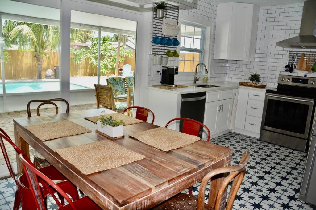 Tropical Retreat Near Beaches, Cruise Terminals Merritt Island Bagian luar foto