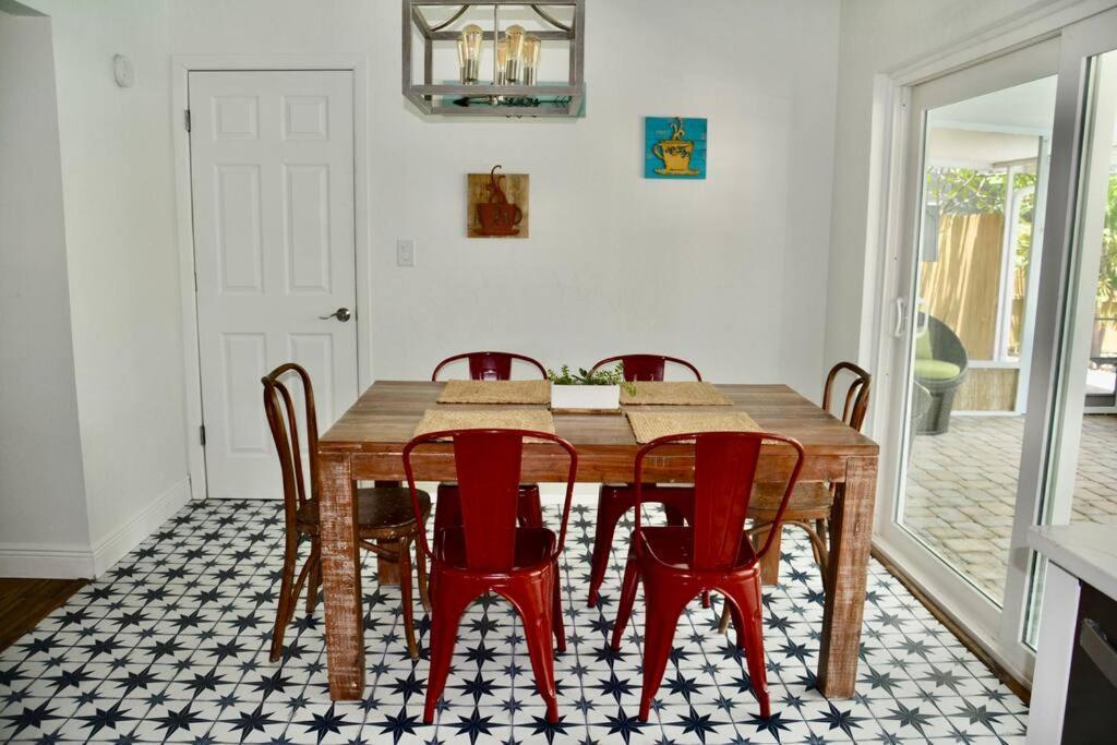 Tropical Retreat Near Beaches, Cruise Terminals Merritt Island Bagian luar foto